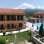 Makis Studios And Apartments