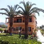 Makis Studios And Apartments