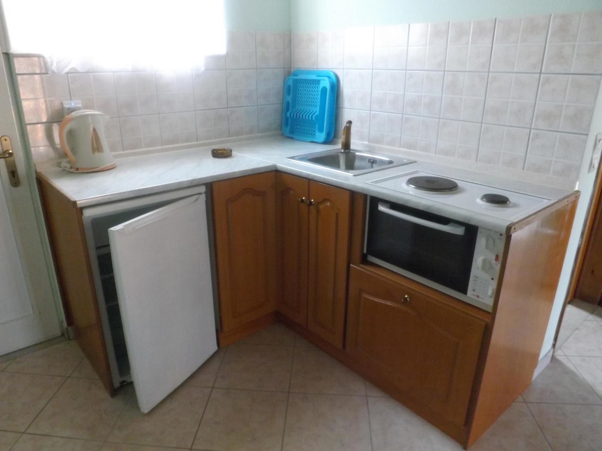 Makis Studios And Apartments Apartment